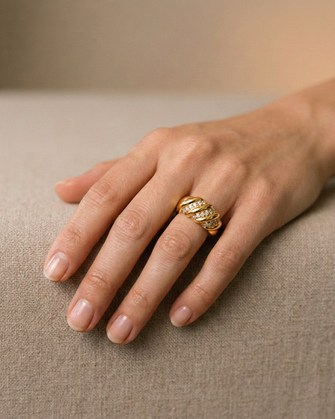 Croissant with Zircon Ring | Gold