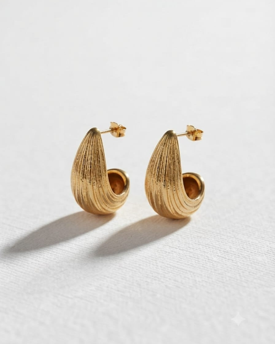 Lined Curve Statement Earring | Gold