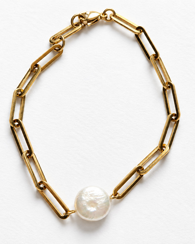 Pearl Flat Round Paperclip Bracelet | Gold