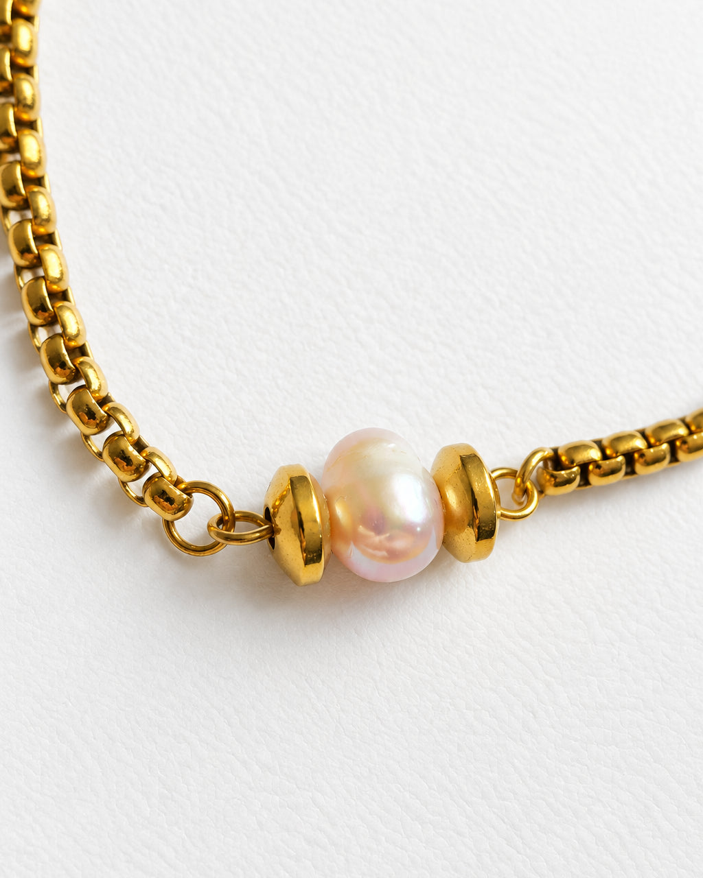 Singular Peach Pearl Bracelet | Gold