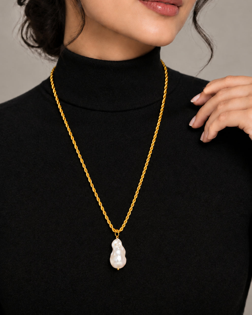 White Baroque Pearl Necklace | Gold