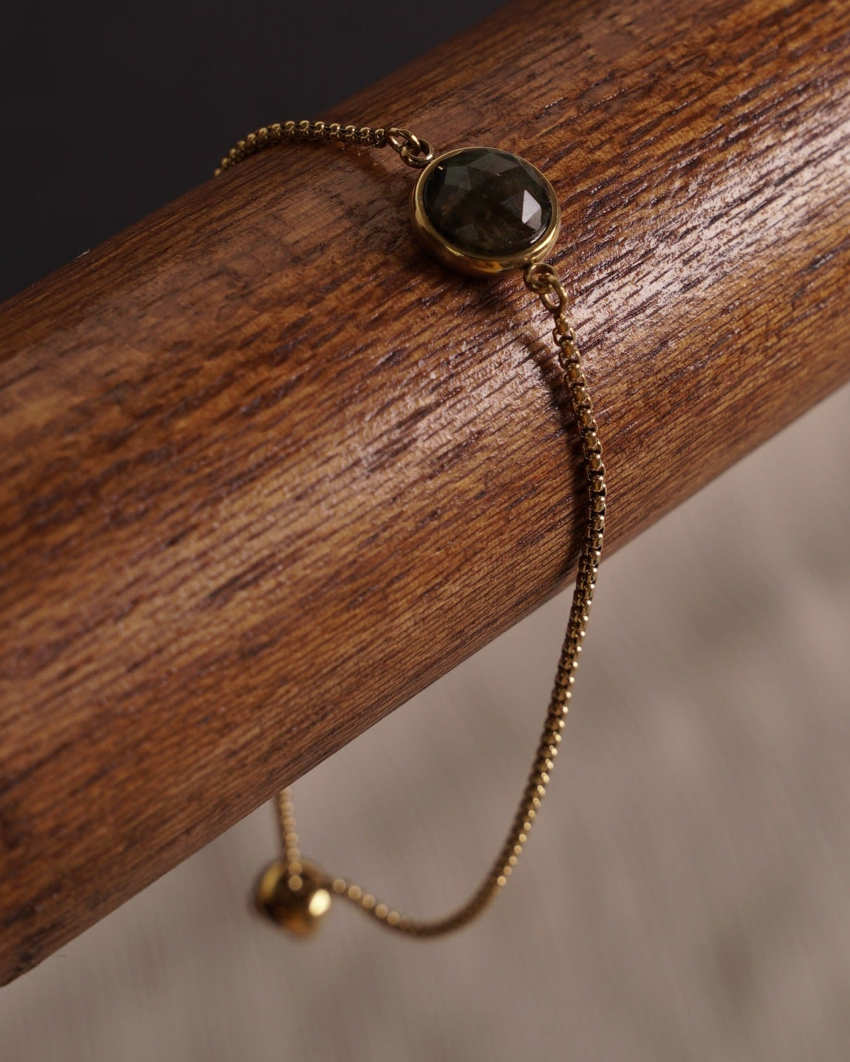 Pesona Labradorite Slide Bracelet | Gold