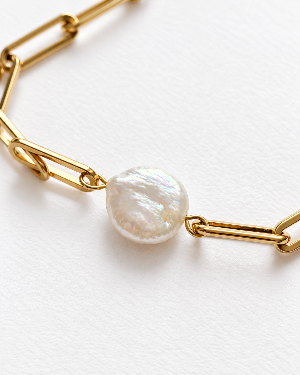 Pearl Flat Round Paperclip Bracelet | Gold