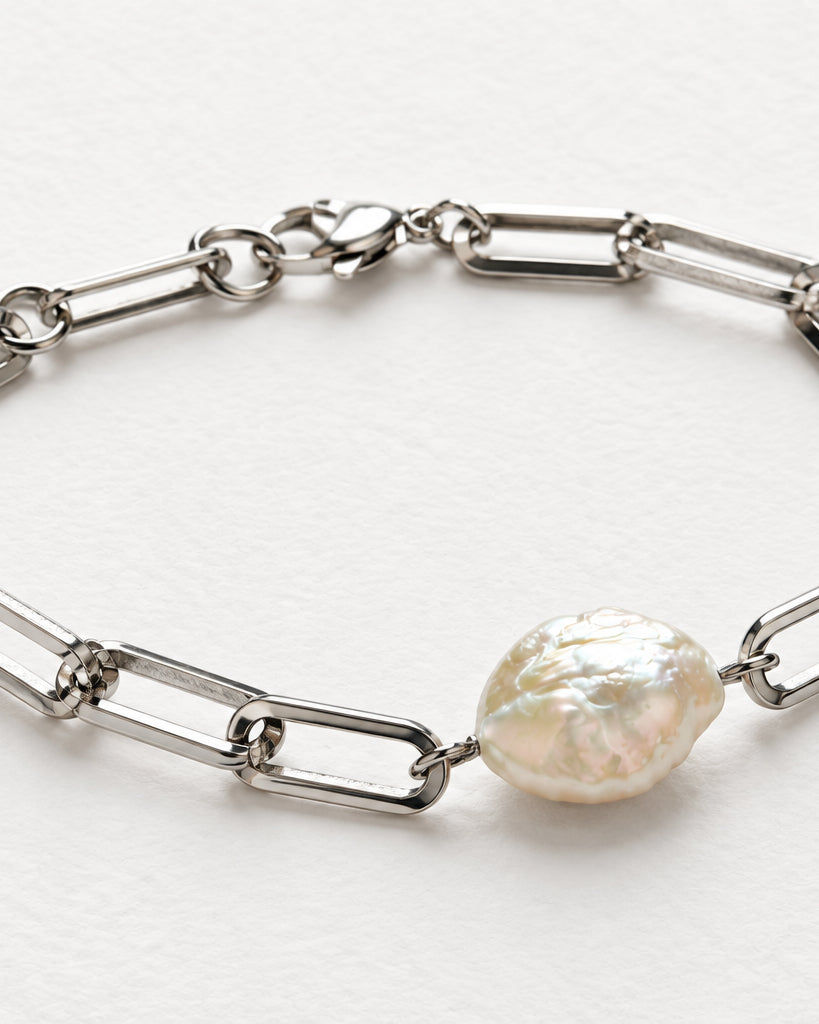 Pearl Flat Round Paperclip Bracelet | Silver